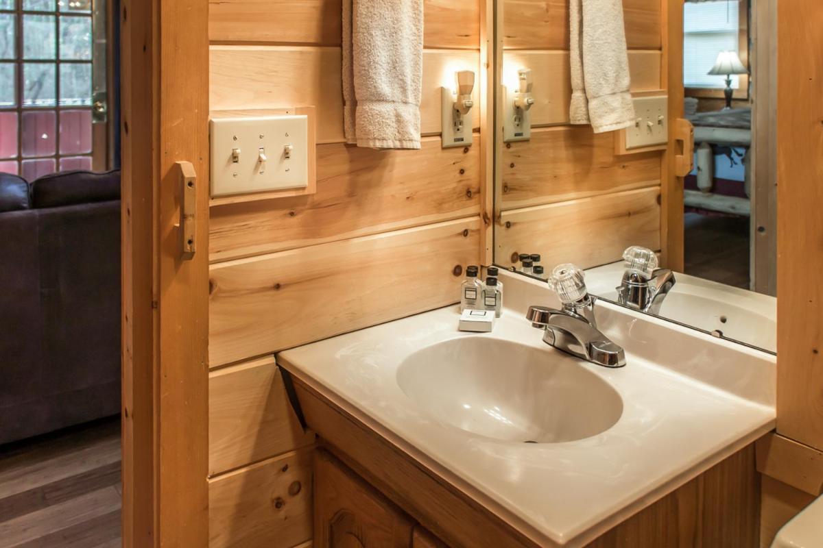 Suits Us Pigeon Forge Bagian luar foto