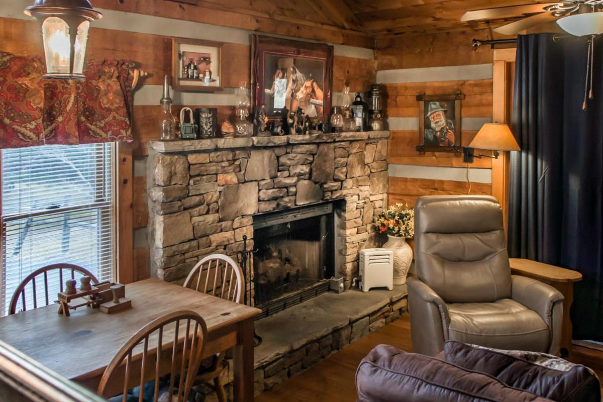Suits Us Pigeon Forge Bagian luar foto