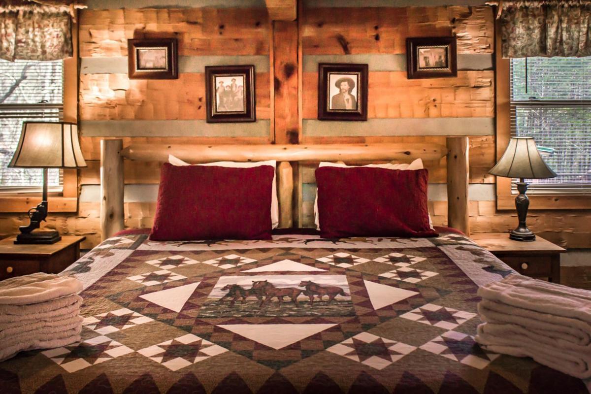 Suits Us Pigeon Forge Bagian luar foto